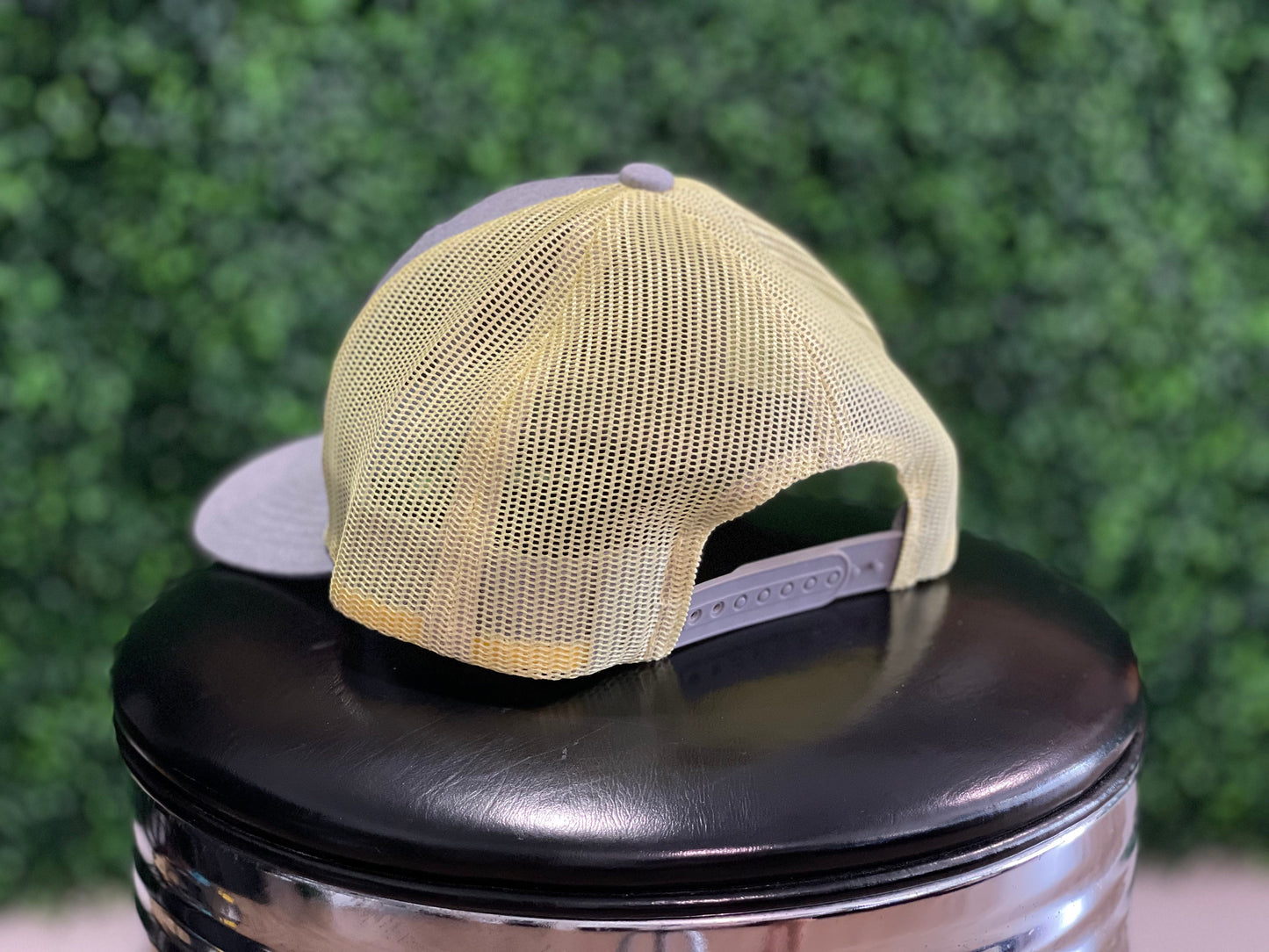 Sunny Curved Trucker Kraken